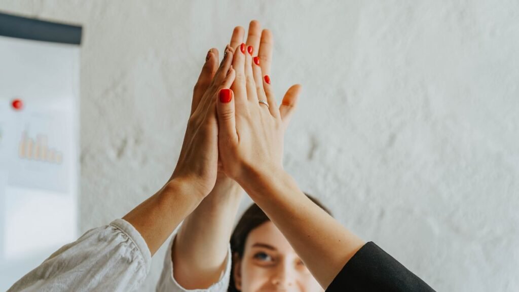 Como fazer as pessoas gostarem de você: 0 segredo da empatia e da escuta genuína. 3 Fazem as pessoas gostarem de você