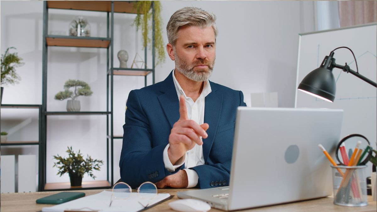 Dificuldade de dizer não no trabalho: como estabelecer limites sem prejudicar sua imagem. 1 Dificuldade de dizer não no trabalho e a importância de estabelecer limites profissionais com clareza.