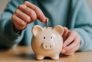 dificuldade em guardar dinheiro ao lidar com contas mensais e falta de sobra no orçamento