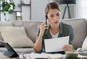 falta de educação financeira básica ao tentar lidar com dinheiro sem orientação