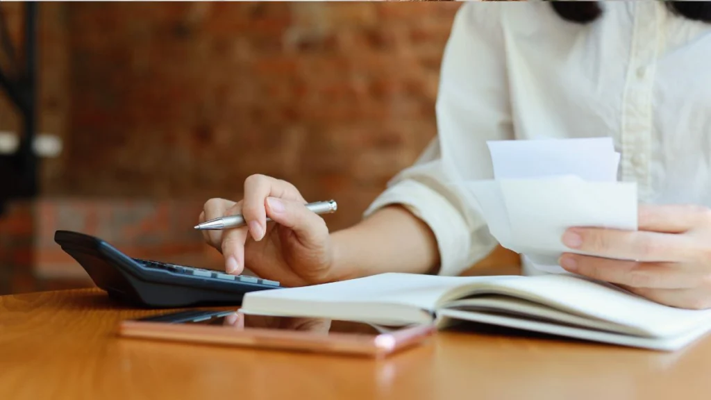 organização financeira como passo inicial para sair das dívidas