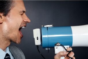 sensação de não ser ouvido em conversas pessoais e profissionais